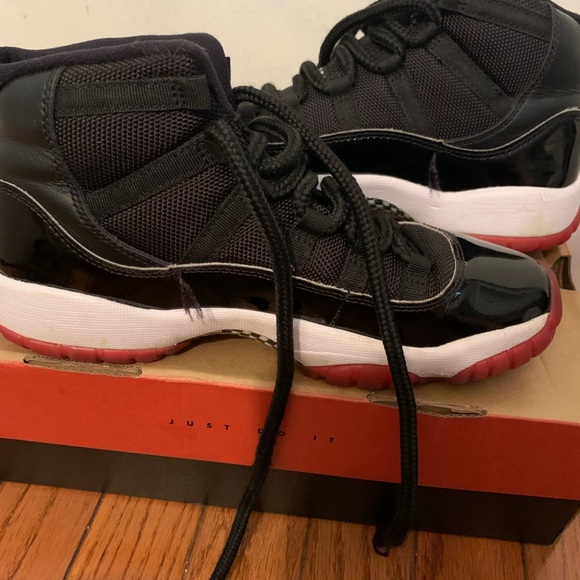 Jordan 11 Retro Playoff Bred 2019 GS Pre-Owned 5Y - Picture 2 of 7